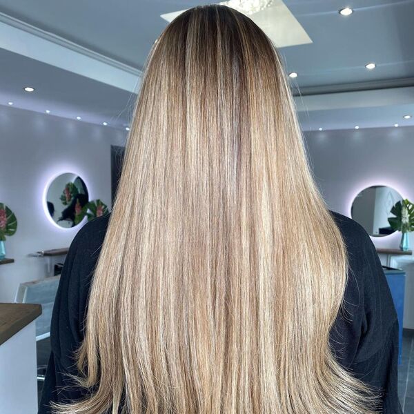 Balayage Refresh with 2 Rows Dianne Marshall Weave Fitted - A woman inside a salon